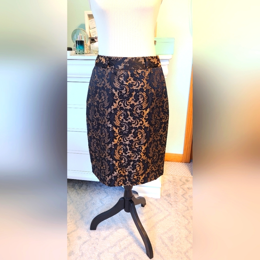 NWOT! Brocade Black & Gold Skirt Size 4